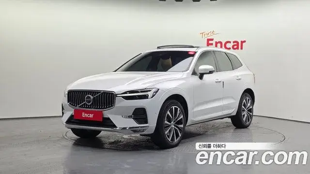 Volvo XC60 2022 — Фото 1/20