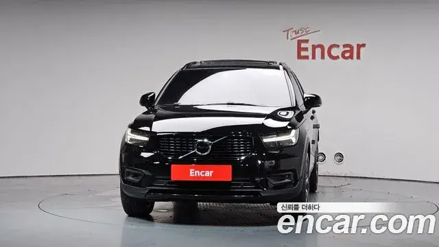 Volvo XC40 2020 — Photo 23/36
