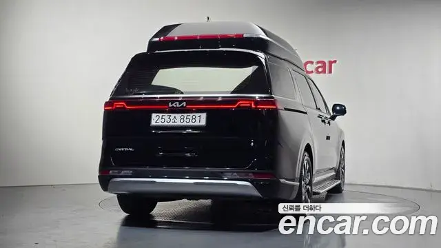 Kia Carnival 2023 — ფოტო 35/37