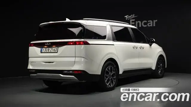 Kia Carnival 2023 — Фото 2/20