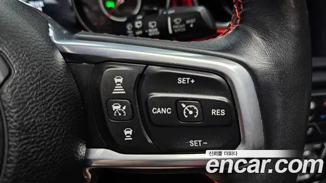 Jeep Wrangler 2019 — ფოტო 21/32