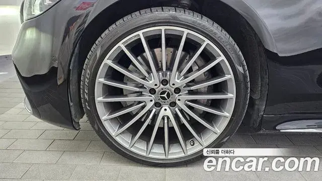 Mercedes-Benz S-Class 2023 — Photo 7/34