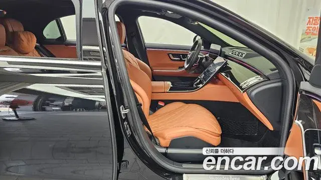 Mercedes-Benz S-Class 2023 — Photo 18/34