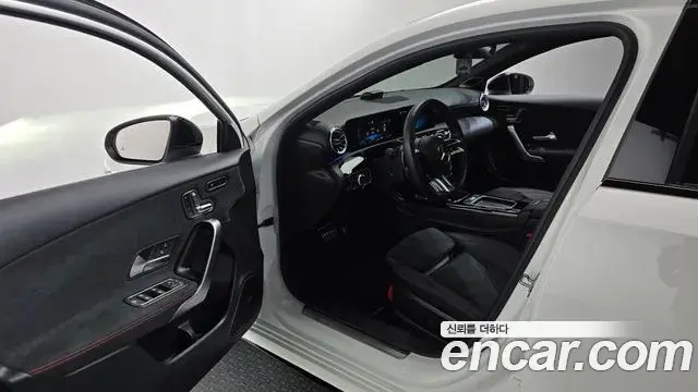 Mercedes-Benz A-Class 2025 — Фото 10/20