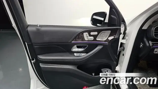 Mercedes-Benz GLE-Class 2023 — Photo 13/33