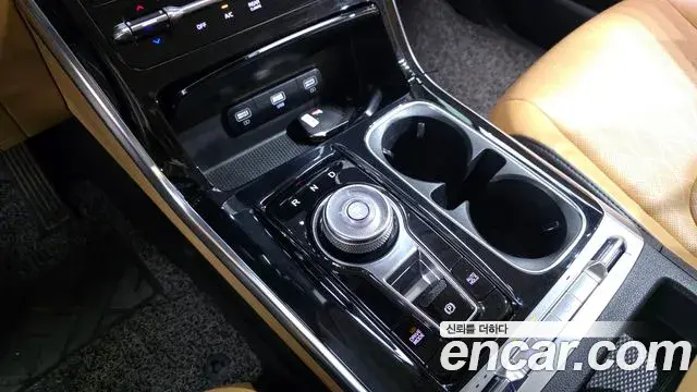 Kia Carnival 2022 — ფოტო 1/34