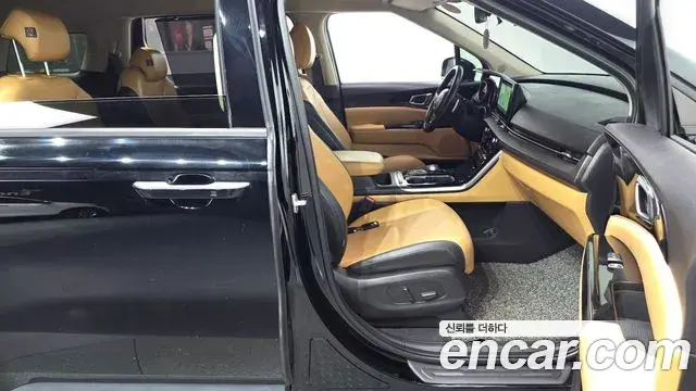 Kia Carnival 2022 — ფოტო 21/34
