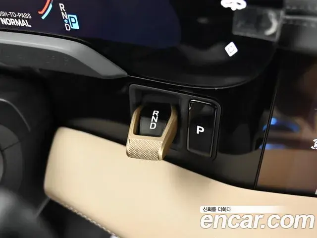 Porsche Taycan 2025 — Photo 8/20