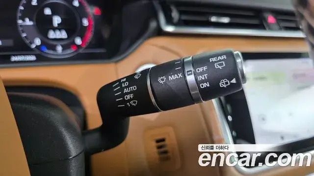 Land Rover Range Rover Velar 2019 — ფოტო 27/35