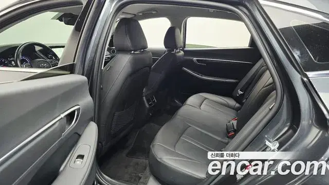 Hyundai Sonata Hybrid 2022 — Şəkil 17/31