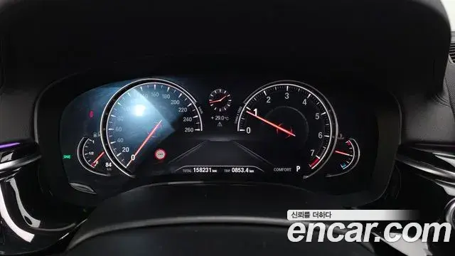 BMW 5 Series 2018 — ფოტო 19/20