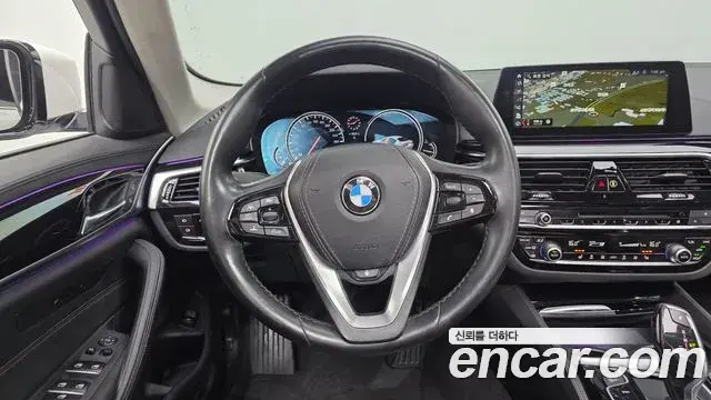 BMW 5 Series 2018 — ფოტო 12/20