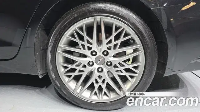 Genesis G70 2021 — Photo 16/30