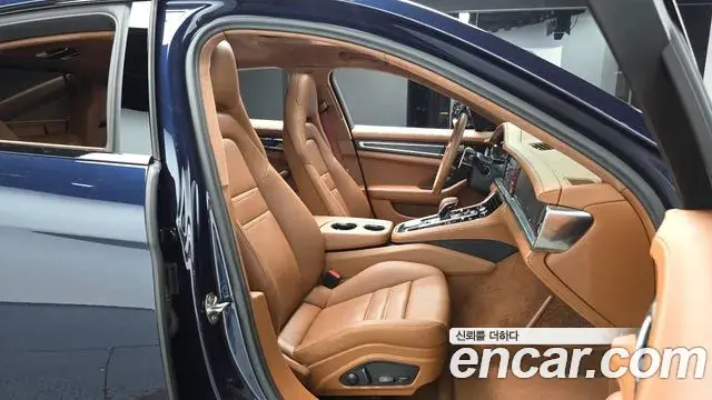 Porsche Panamera 2022 — ფოტო 18/33