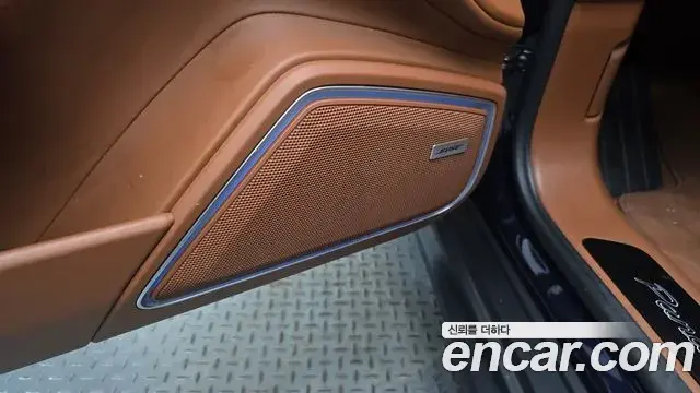 Porsche Panamera 2022 — ფოტო 13/33