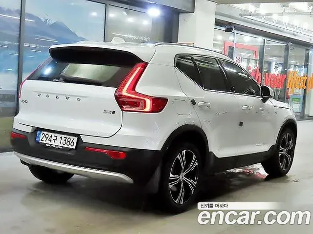 Volvo XC40 2022 — Photo 17/20