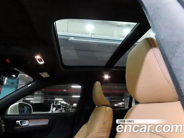 Volvo XC40 2022 — Photo 13/20