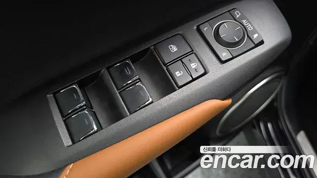 Lexus NX300h 2021 — Photo 18/38