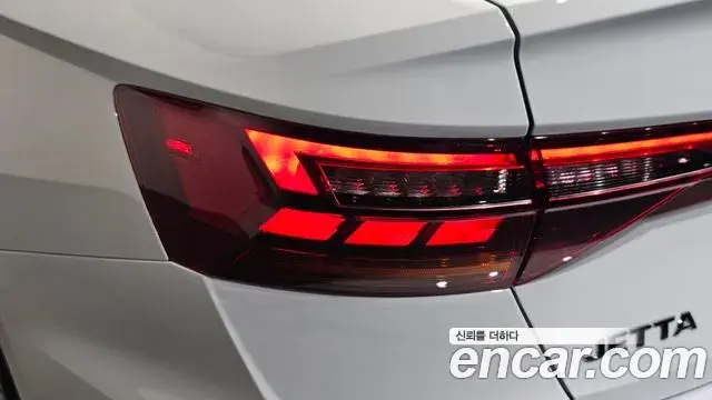 Volkswagen Jetta 2021 — Şəkil 25/34