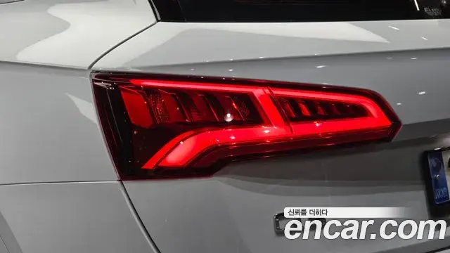 Audi Q5 2020 — Şəkil 19/33