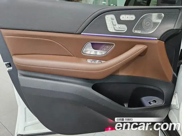 Mercedes-Benz GLE-Class 2025 — Photo 12/16