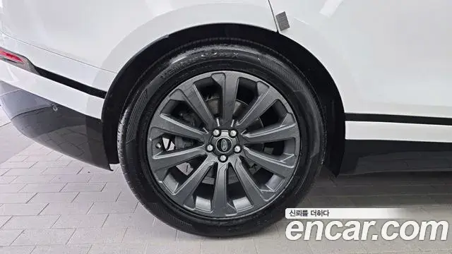 Land Rover Range Rover Velar 2018 — ფოტო 21/35