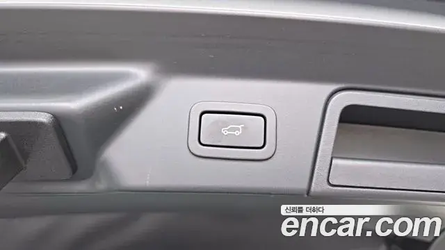 Land Rover Range Rover Velar 2018 — ფოტო 18/35