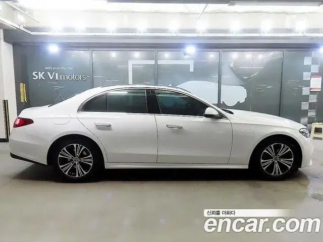 Mercedes-Benz E-Class 2024 — Photo 2/20