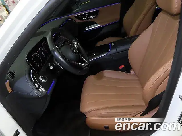 Mercedes-Benz E-Class 2024 — Photo 9/20