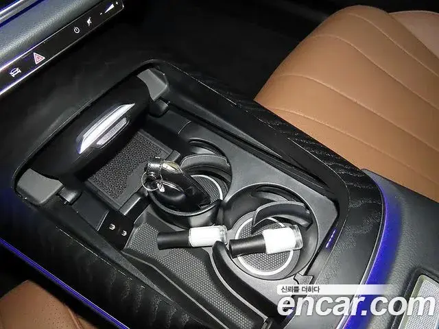 Mercedes-Benz E-Class 2024 — Photo 12/20