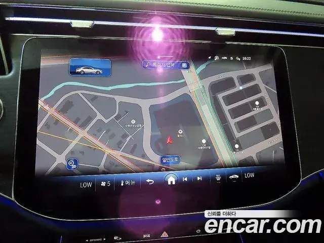 Mercedes-Benz E-Class 2024 — Photo 13/20