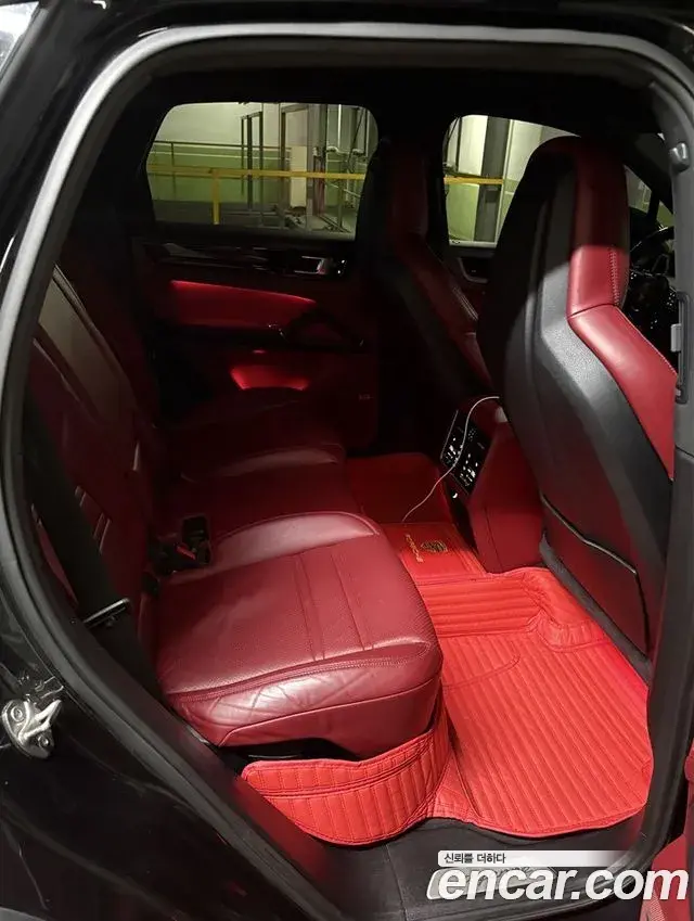 Porsche Cayenne 2019 — Photo 8/18