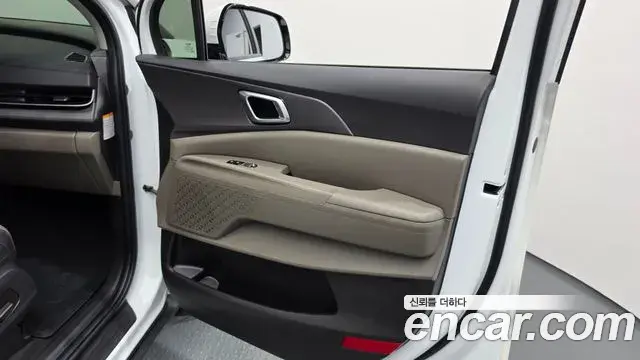 Kia Carnival 2024 — Şəkil 25/33