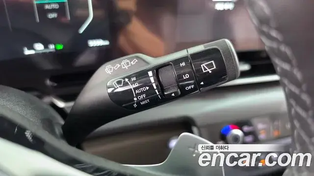 Kia Carnival 2024 — Şəkil 28/33