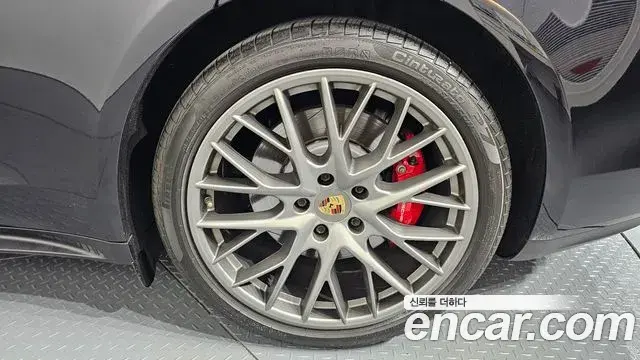 Porsche Panamera 2018 — ფოტო 1/32