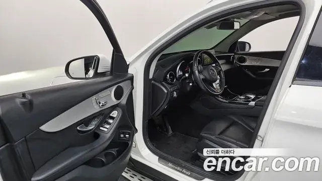 Mercedes-Benz GLC-Class 2018 — Photo 37/38