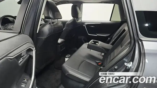 Toyota RAV4 2023 — Photo 5/34