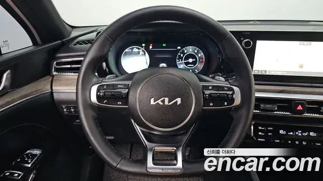 Kia K5 2023 — Фото 15/20