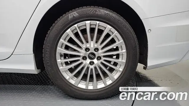 Audi A6 2021 — ფოტო 33/35