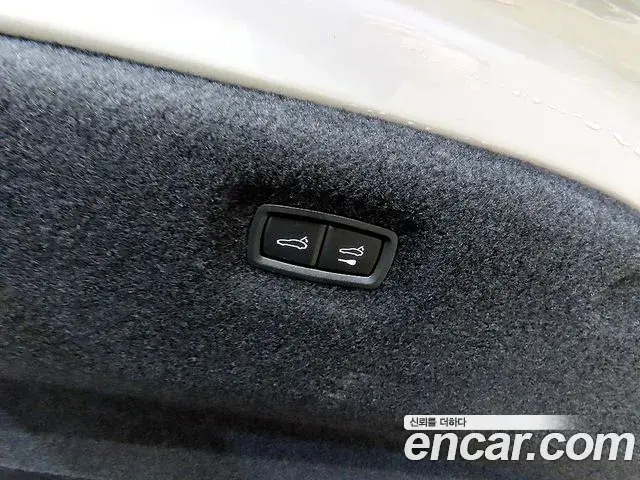 Porsche Taycan 2024 — Photo 7/20