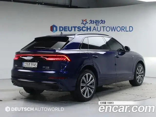 Audi Q7 2021 — Фото 1/20