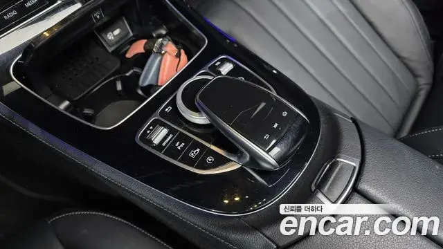 Mercedes-Benz E-Class 2020 — ფოტო 31/34