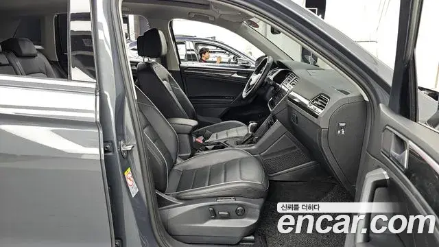 Volkswagen Tiguan 2022 — Photo 16/35