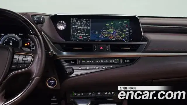 Lexus ES300h 2020 — ფოტო 19/34