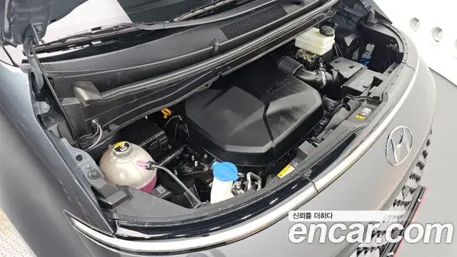 Hyundai Staria 2022 — ფოტო 13/32