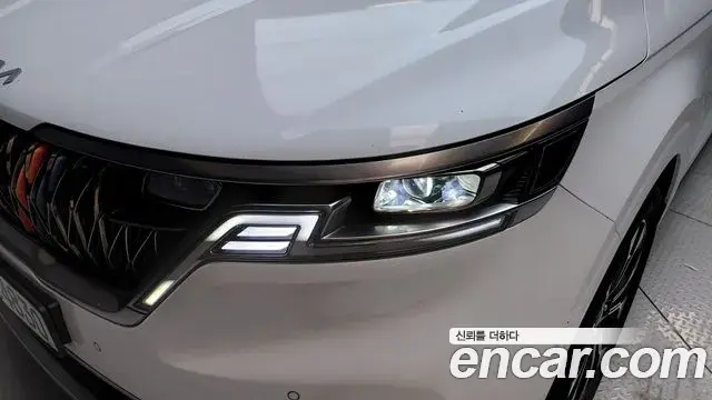 Kia Carnival 2022 — ფოტო 29/33