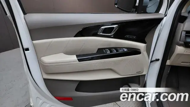 Kia Carnival 2022 — ფოტო 3/33
