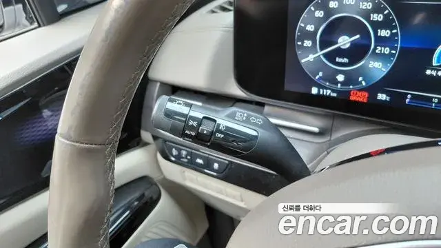 Kia Carnival 2022 — ფოტო 30/33