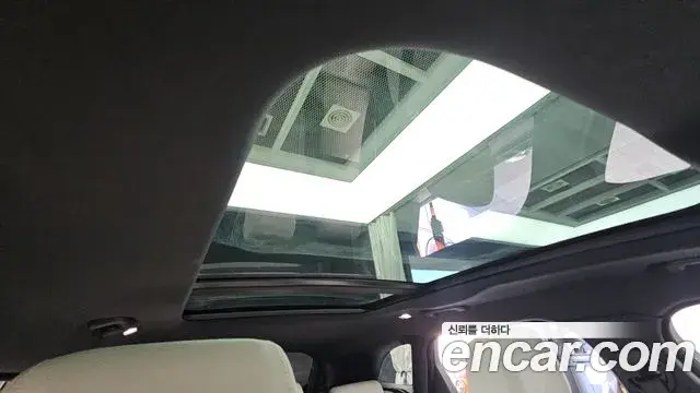 Land Rover Range Rover Velar 2023 — ფოტო 4/34
