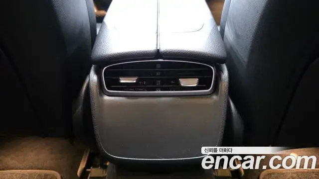 Mercedes-Benz EQE 2023 — Photo 30/35